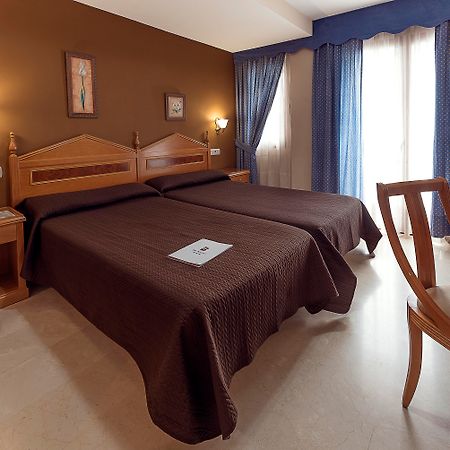 אלבולוטה Hotel Tocina Business מראה חיצוני תמונה