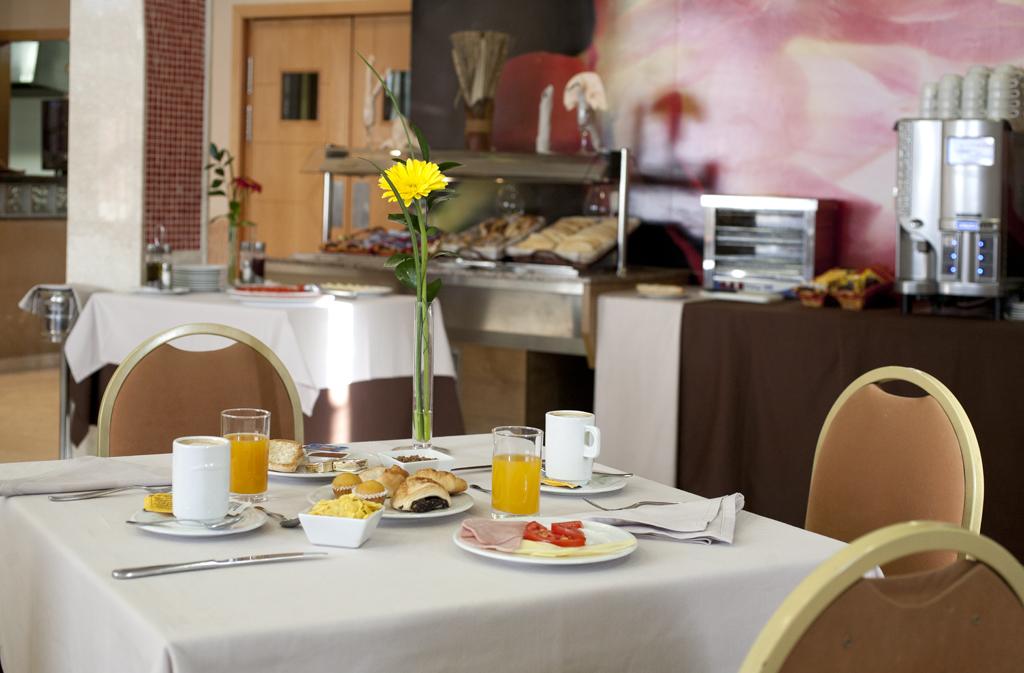 אלבולוטה Hotel Tocina Business מסעדה תמונה