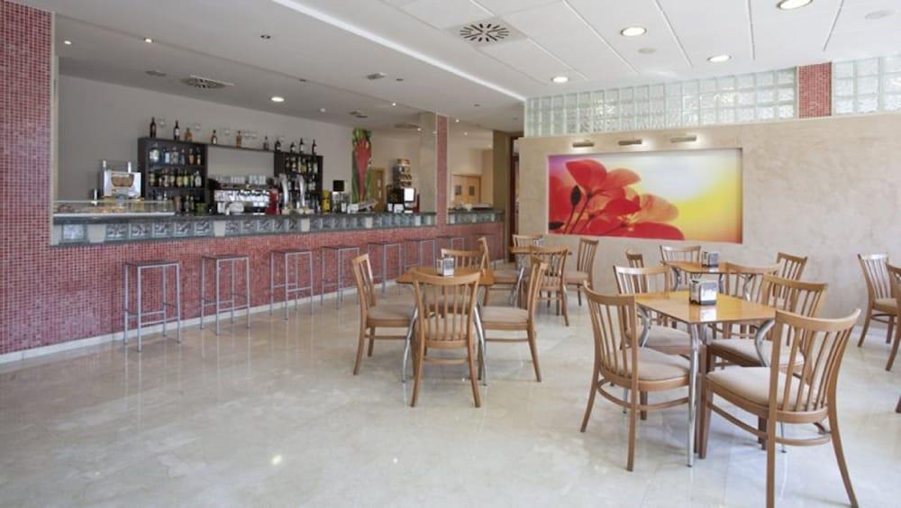 אלבולוטה Hotel Tocina Business מראה חיצוני תמונה